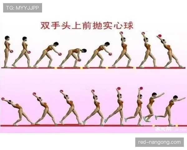 手抛球规则：双手过头、双脚位置与二次触球限定